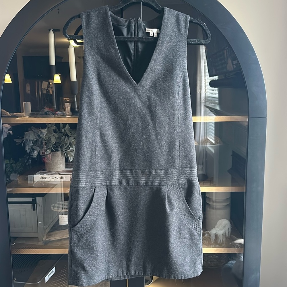 Vince Gray V Neck Dress with Pockets size 6